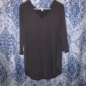 Cute and casual top w/ quarter length sleeves